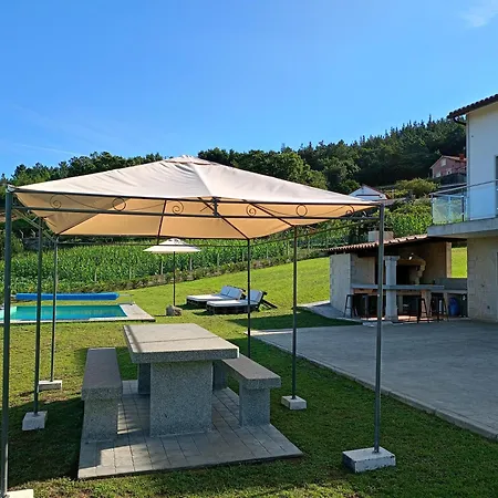 Casa Con Piscina Climatizada Ferienhaus *