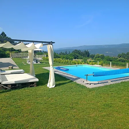 Casa Con Piscina Climatizada * Lousame